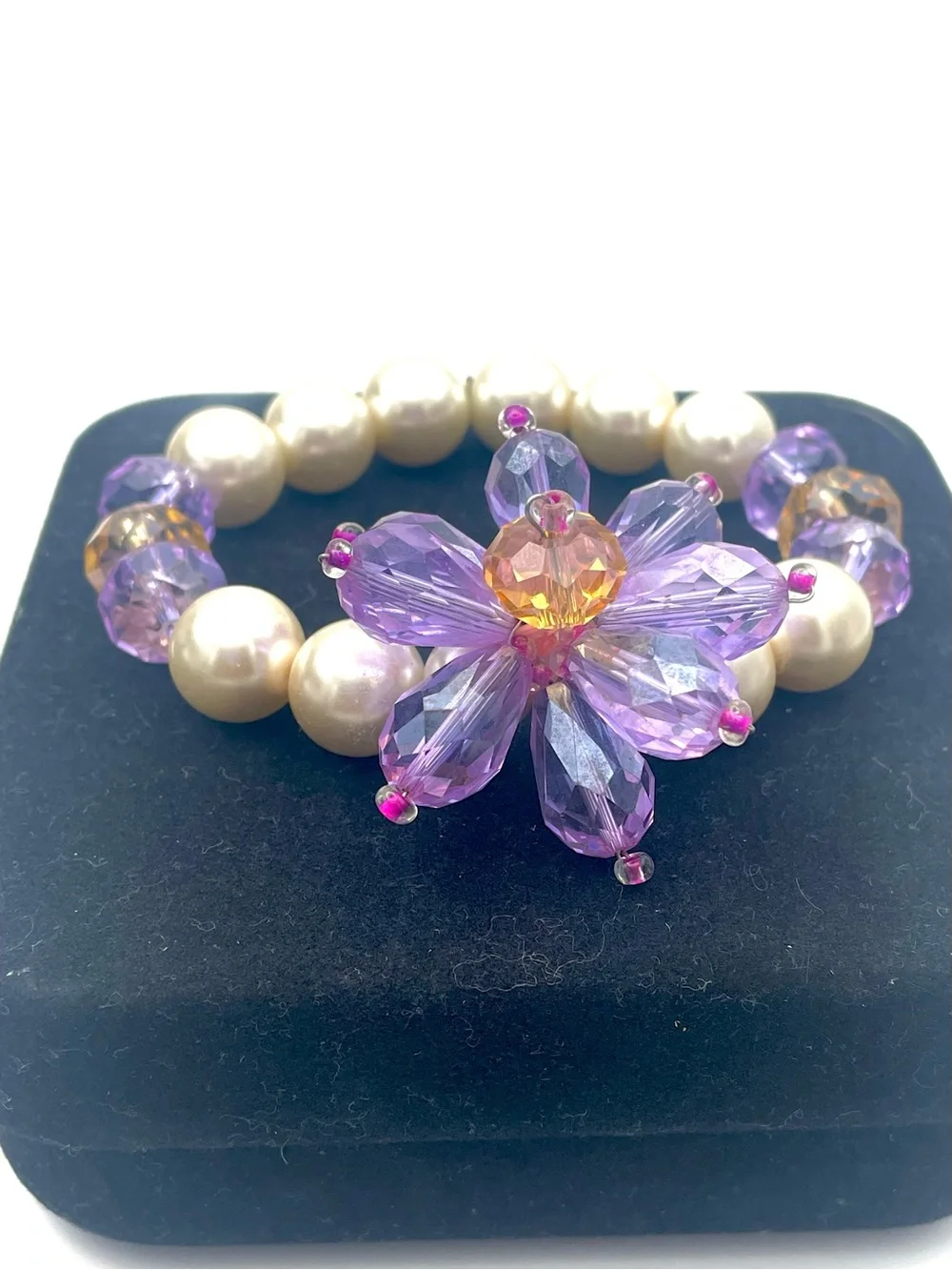 Jessica Simpson Pearl Stretch Bracelet with Purple Crystal Flower Charm. 8 inch